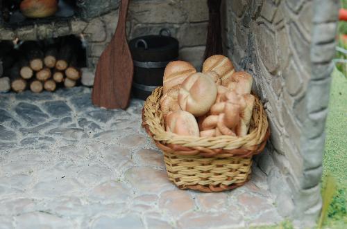 DSC_0011.JPG - A basket of bread waits to be taken into the kitchen.
