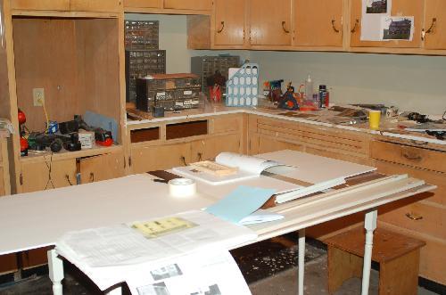 DSC_0002.JPG - My dad has an amazing shop with table, miter, band, and scroll saws. Sanders of every sort. Tons of clamps. I can't think of anything that's not there.....until later when we needed a dremel. I had left that at home unfortunately.