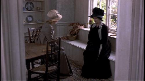 DVD_VIDEO-18.jpg - The dining room window seat.